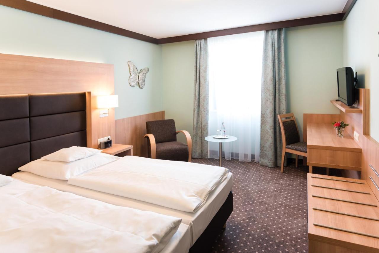 Hotel Gumberger Gmbh Garni Нойфарн-бай-Фрайзінґ Екстер'єр фото