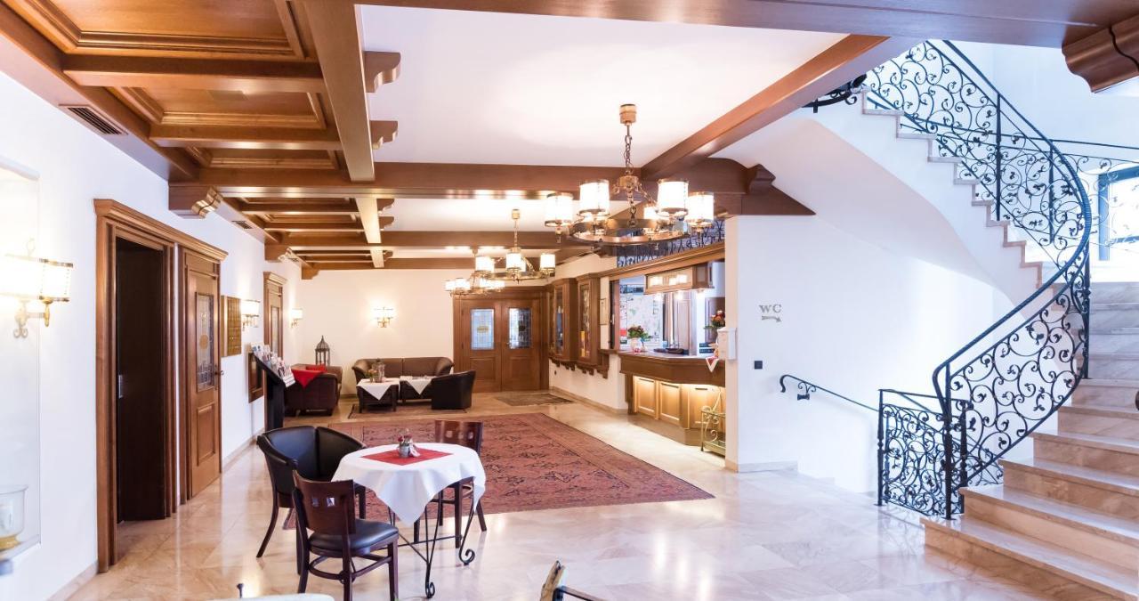 Hotel Gumberger Gmbh Garni Нойфарн-бай-Фрайзінґ Екстер'єр фото