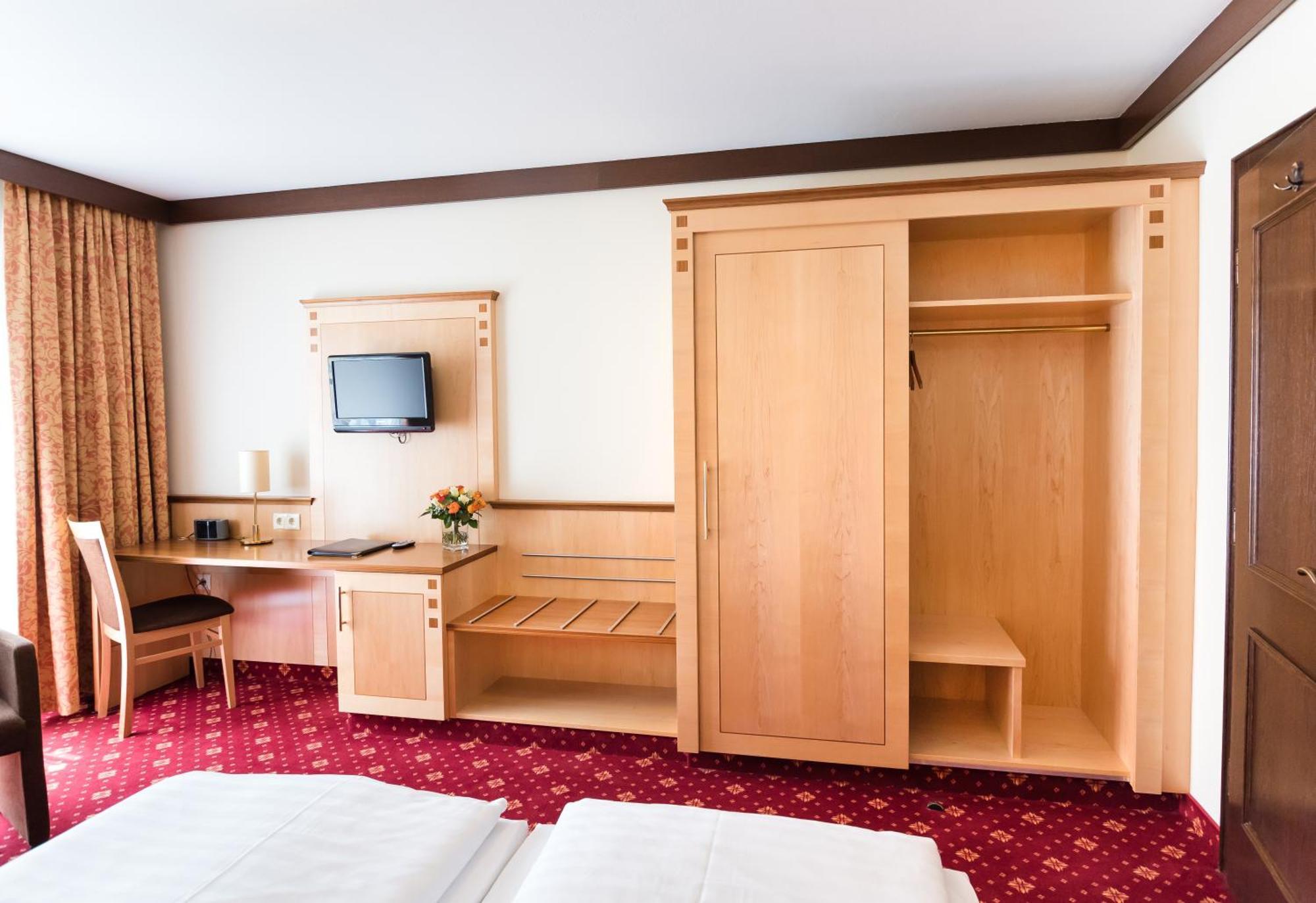 Hotel Gumberger Gmbh Garni Нойфарн-бай-Фрайзінґ Номер фото